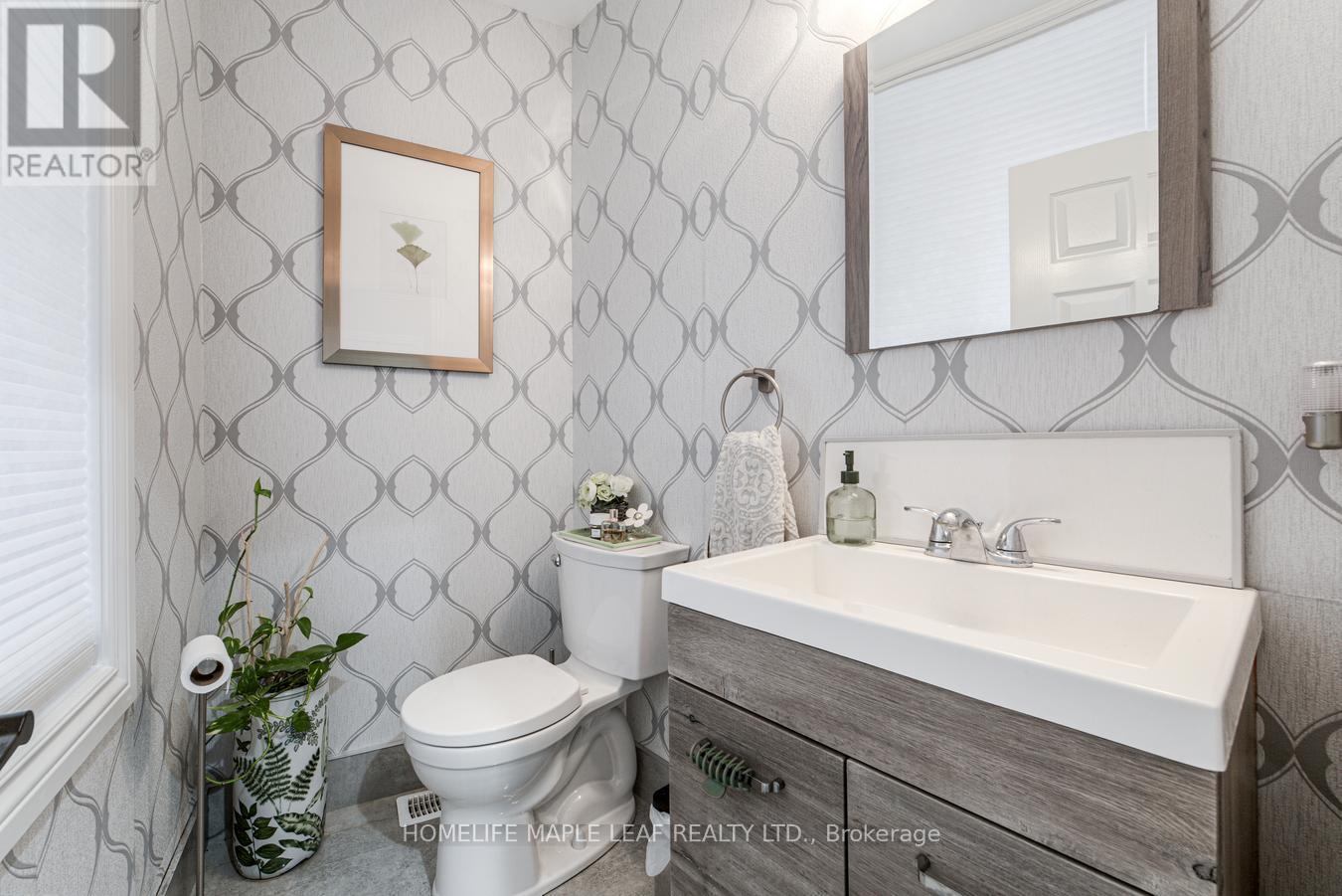 12 Adamson Street N Property Photo 20