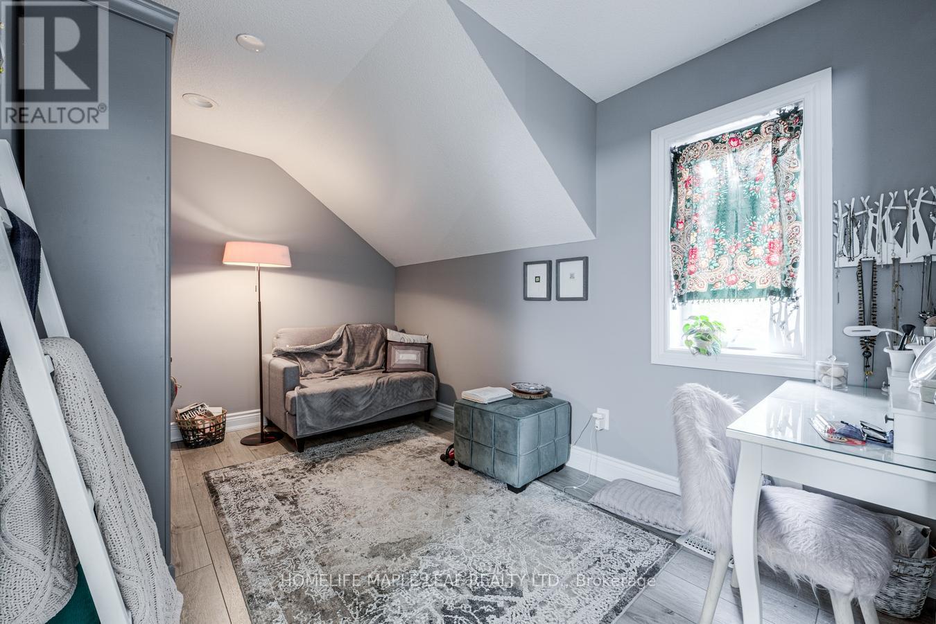 12 Adamson Street N Property Photo 23