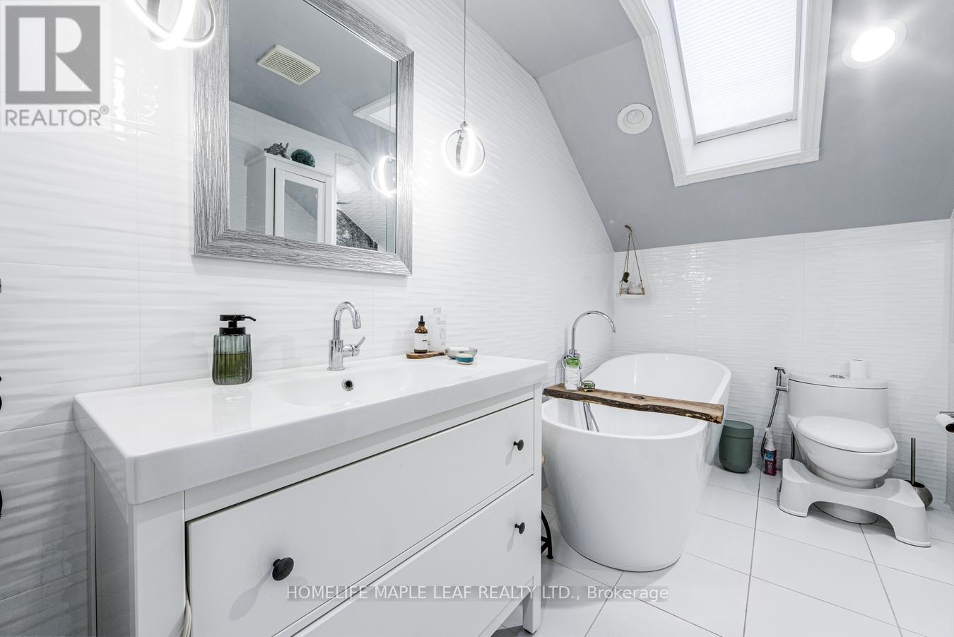 12 Adamson Street N Property Photo 24