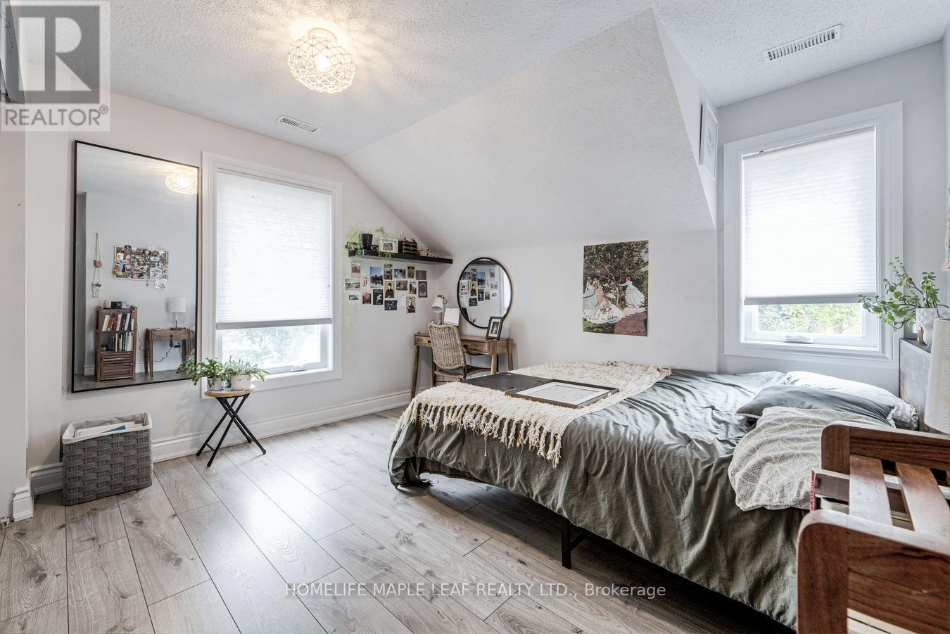 12 Adamson Street N Property Photo 27