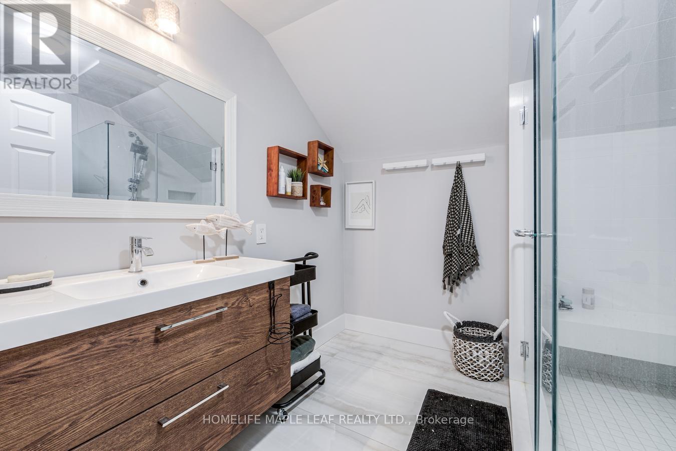 12 Adamson Street N Property Photo 29