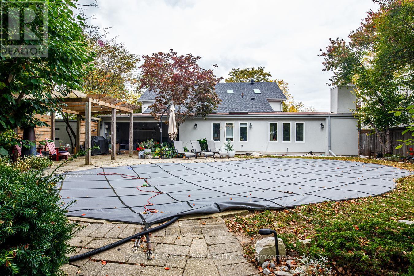 12 Adamson Street N Property Photo 31