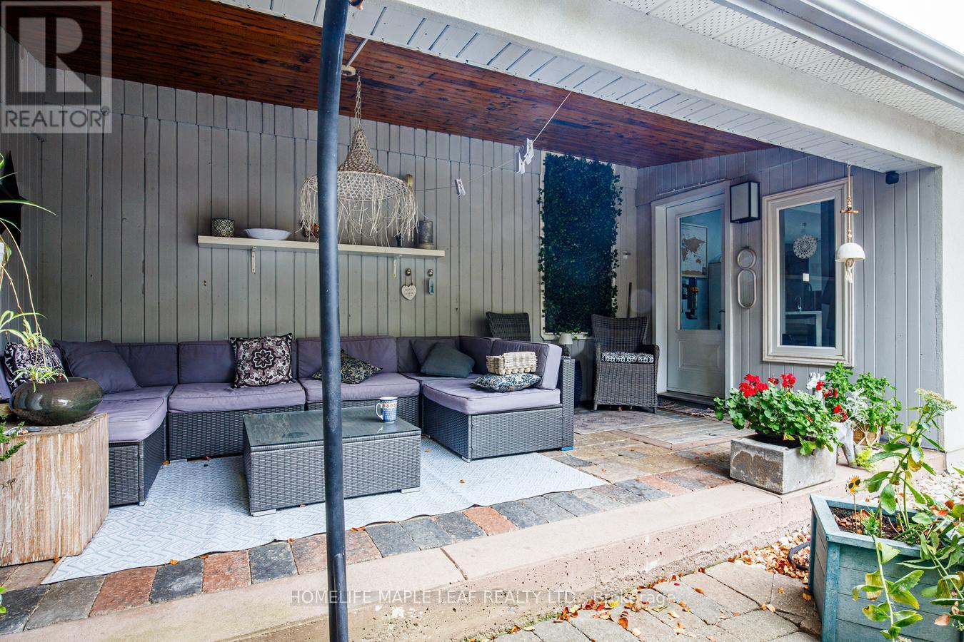 12 Adamson Street N Property Photo 37