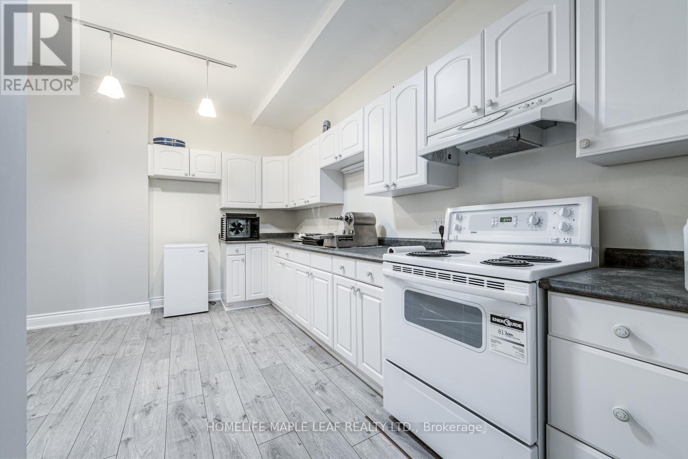 12 Adamson Street N Property Photo 39