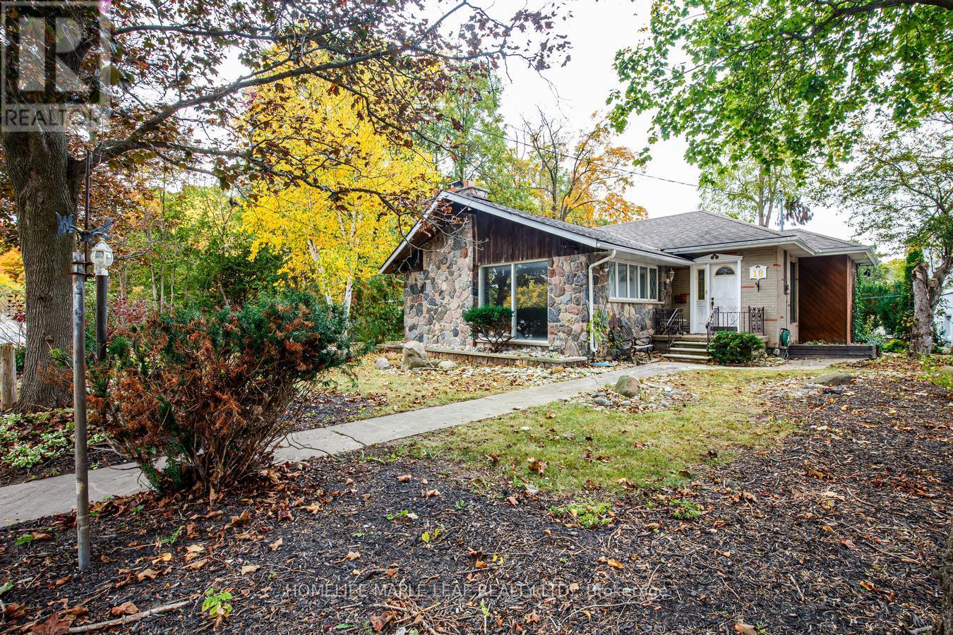 18 ADAMSON STREET S Property Photo 1
