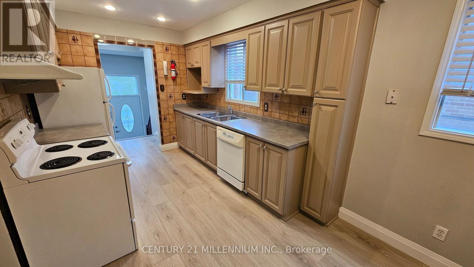 Upper - 67 Simmons Boulevard Property Photo 7