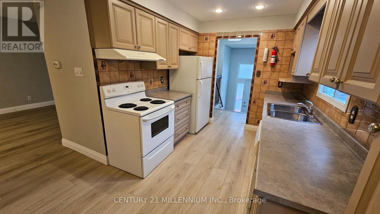 Upper - 67 Simmons Boulevard Property Photo 8