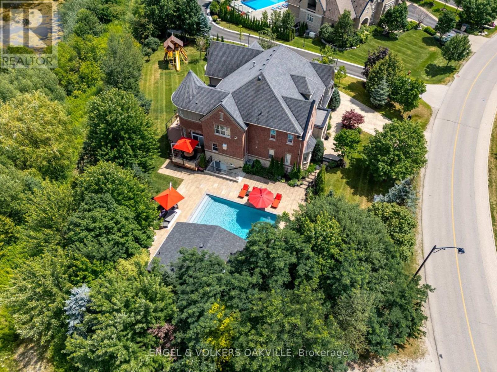 33 Barraclough Boulevard Property Photo 2