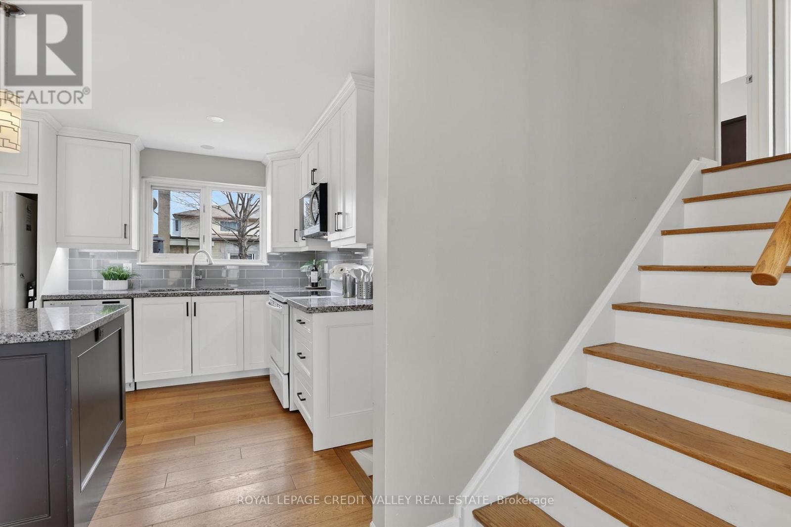 41 Staveley Crescent Property Photo 8