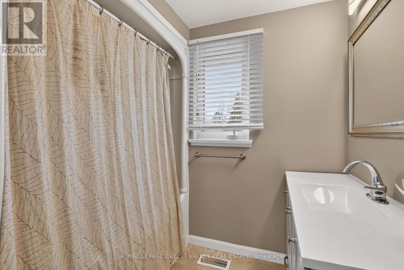 41 Staveley Crescent Property Photo 28