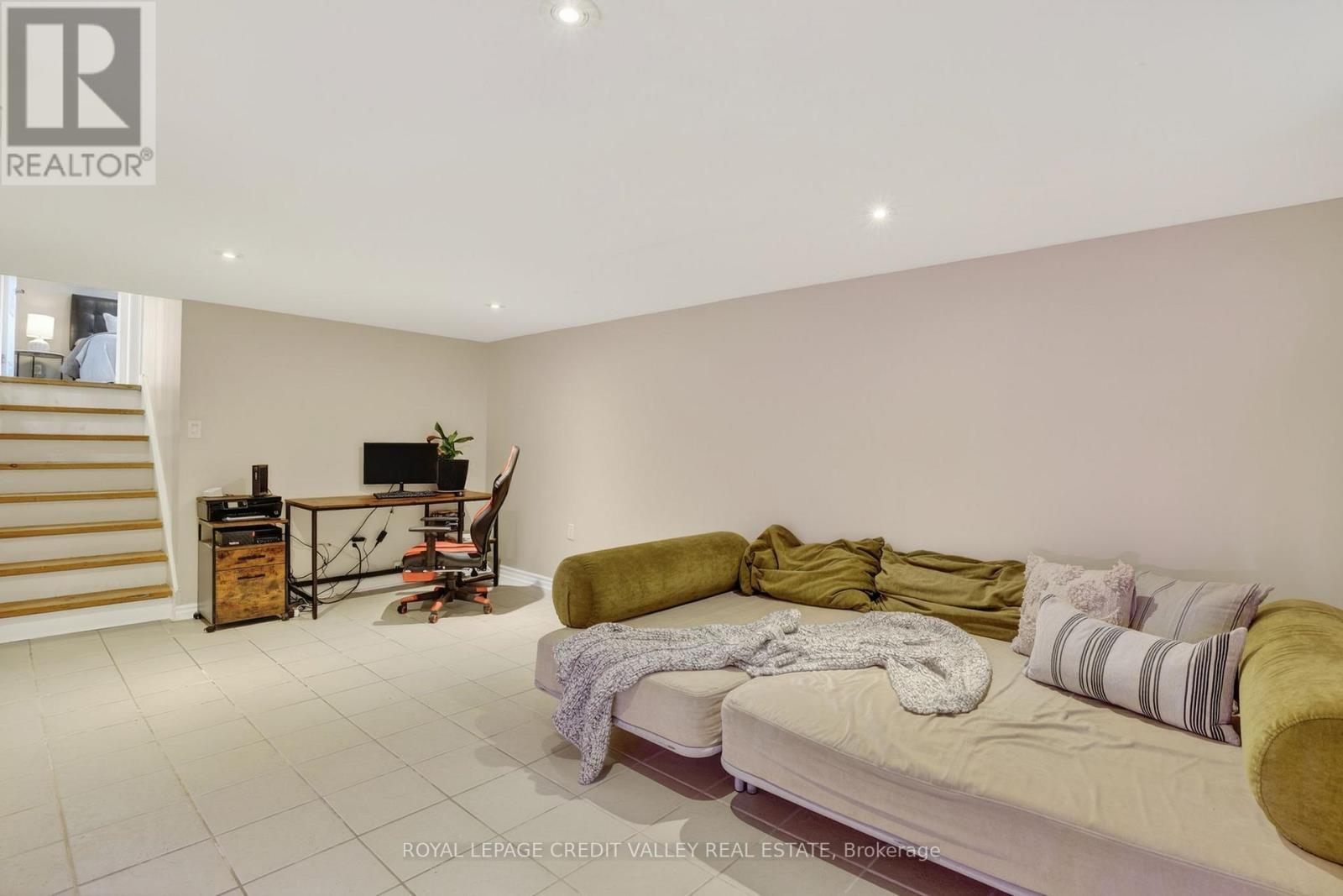 41 Staveley Crescent Property Photo 39