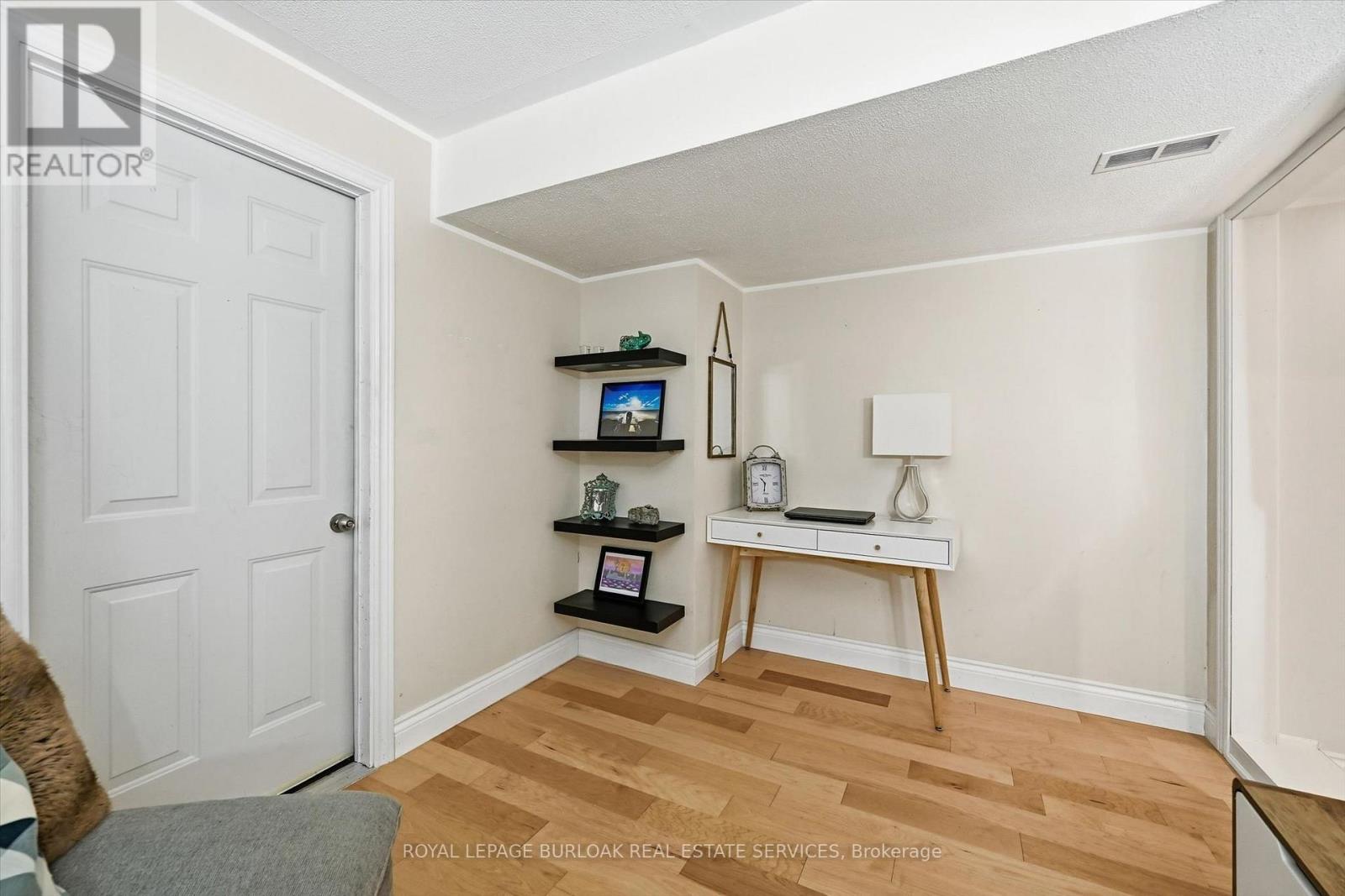 5474 Schueller Crescent Property Photo 37