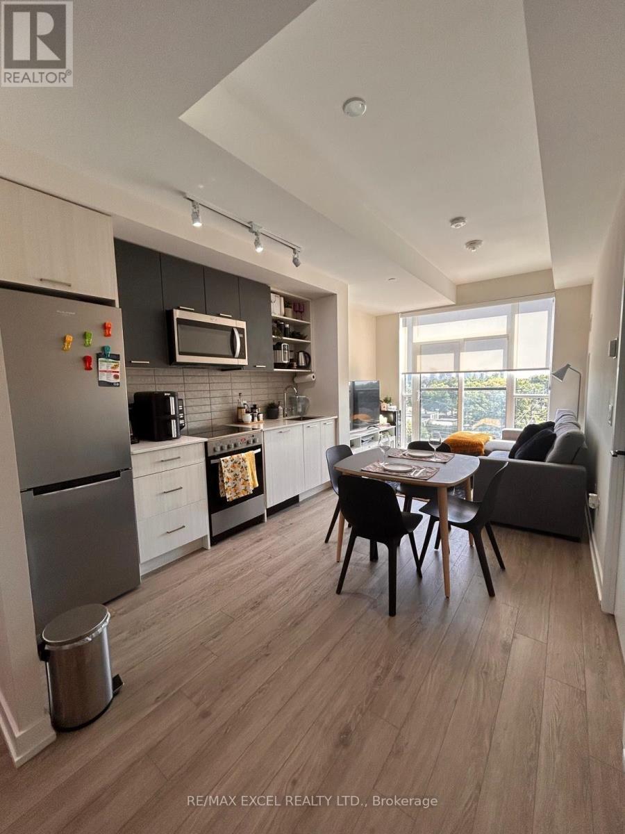 606 - 2300 St. Clair Avenue W Property Photo 7