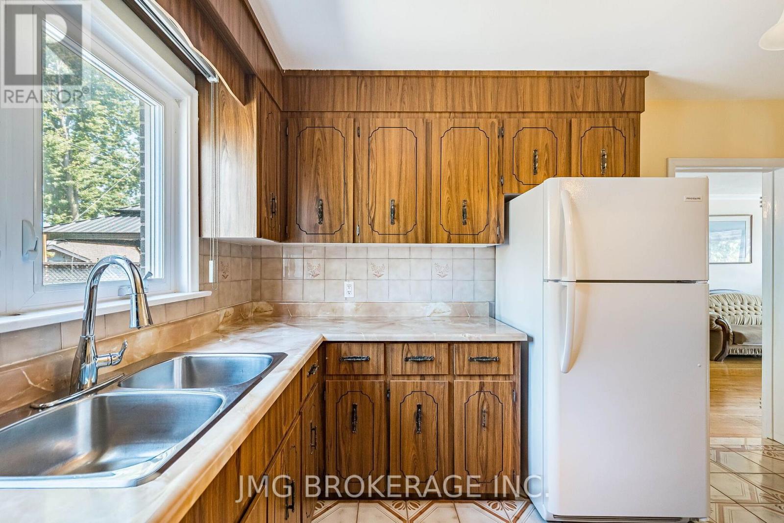 53 Foxrun Avenue Property Photo 8