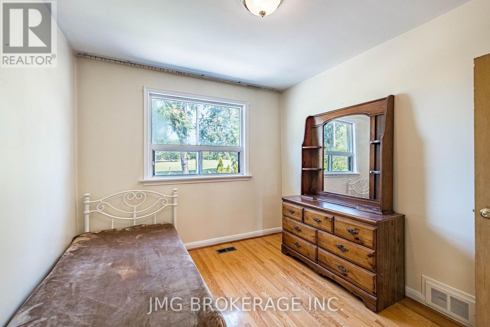53 Foxrun Avenue Property Photo 20