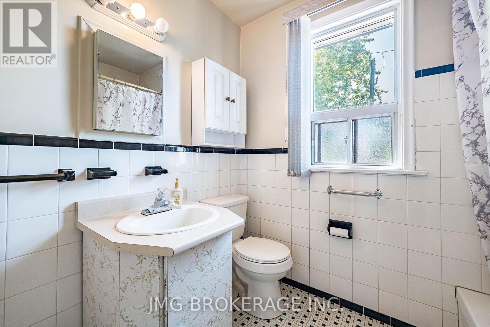 53 Foxrun Avenue Property Photo 21