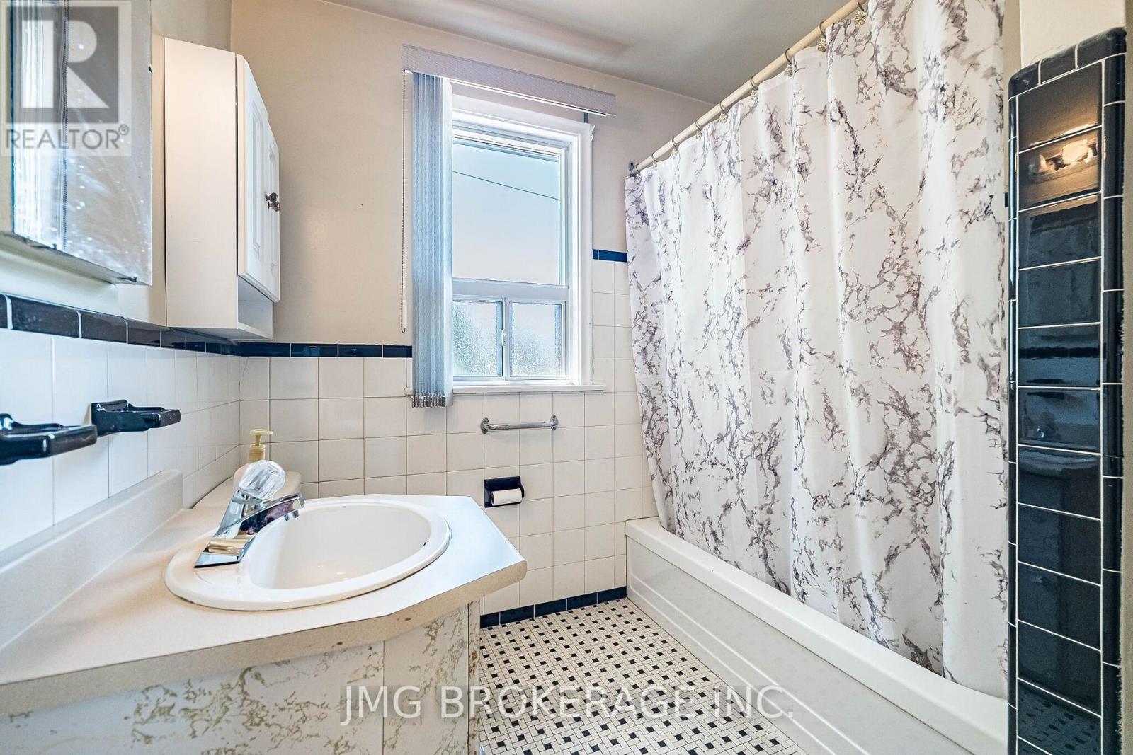 53 Foxrun Avenue Property Photo 22