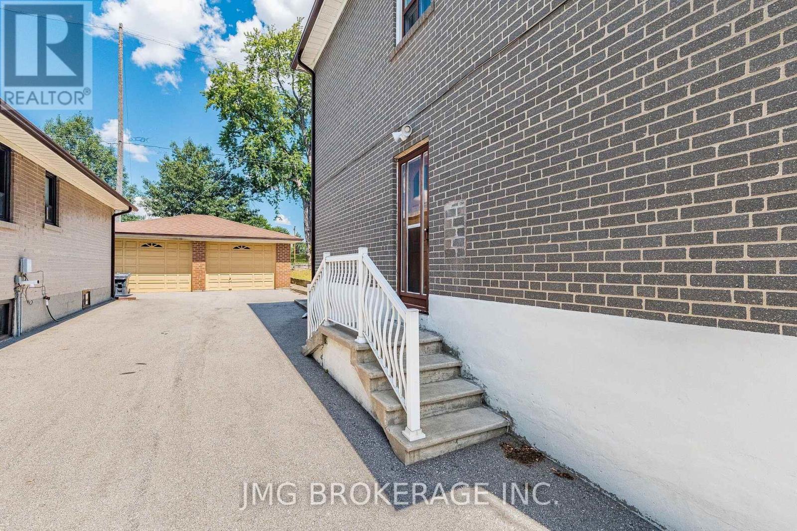53 Foxrun Avenue Property Photo 32