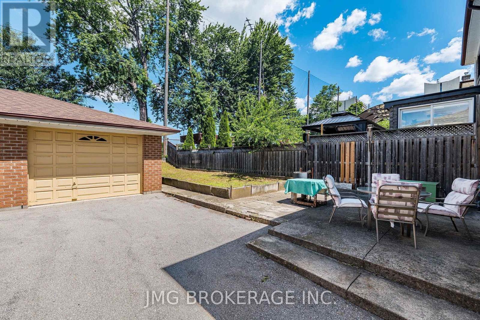 53 Foxrun Avenue Property Photo 33