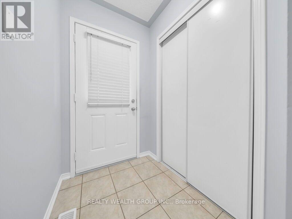 155 - 5255 Palmetto Place Property Photo 6