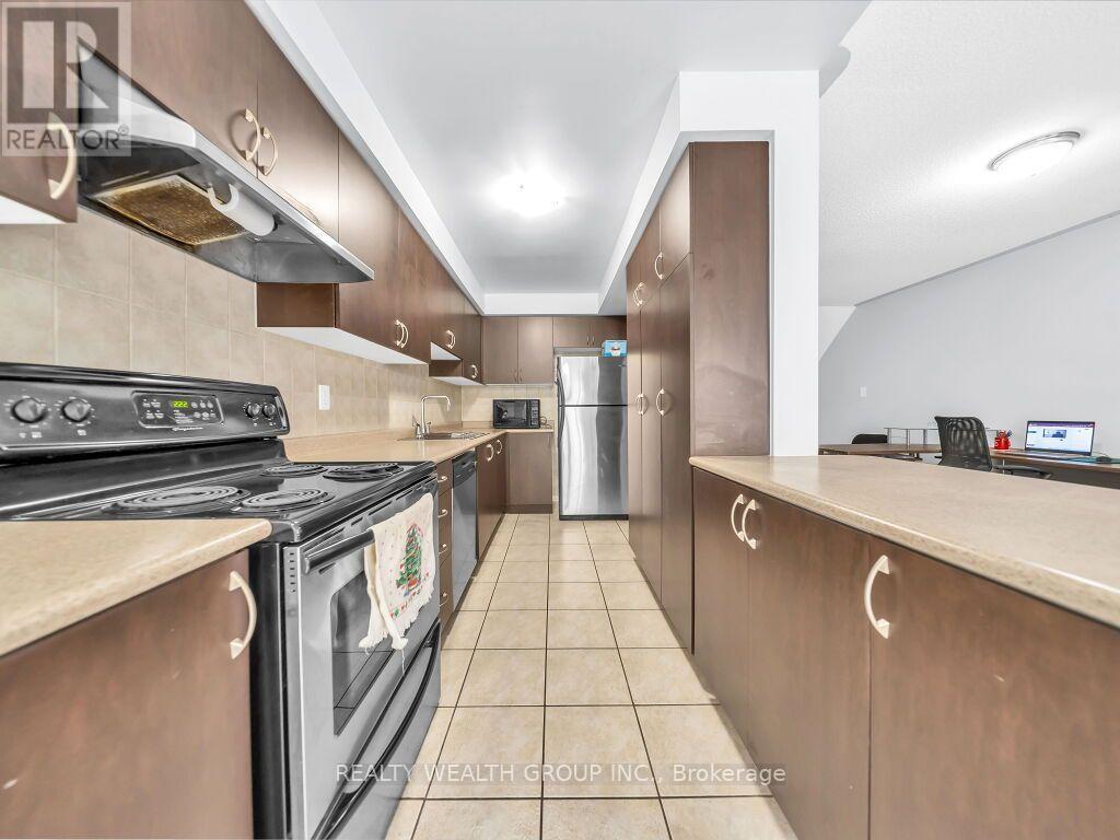155 - 5255 Palmetto Place Property Photo 13