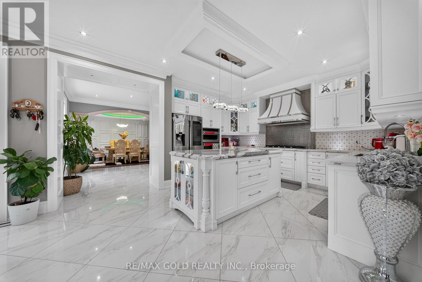 33 Young Court Property Photo 9
