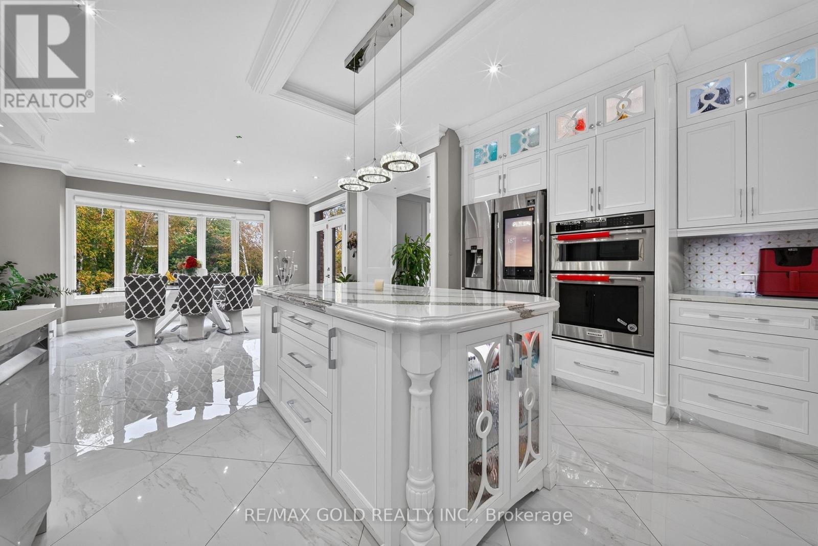 33 Young Court Property Photo 11