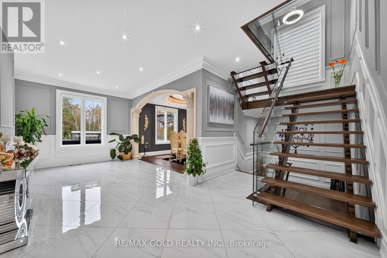 33 Young Court Property Photo 18