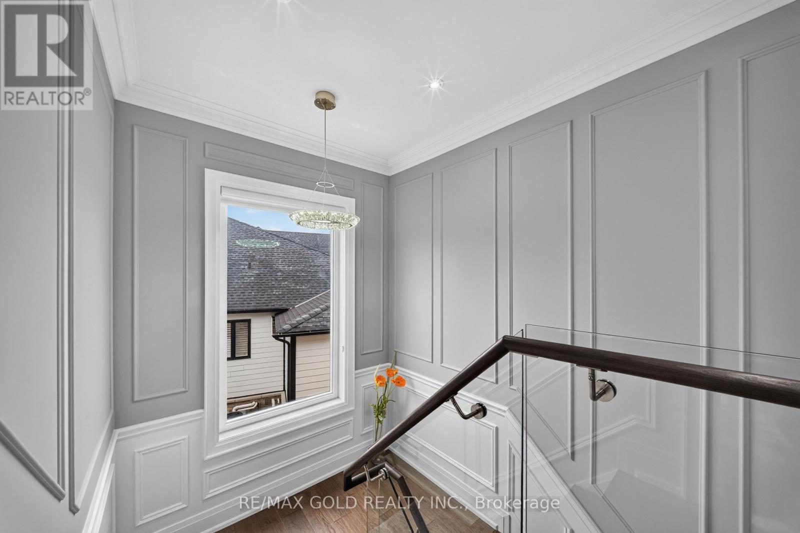 33 Young Court Property Photo 19
