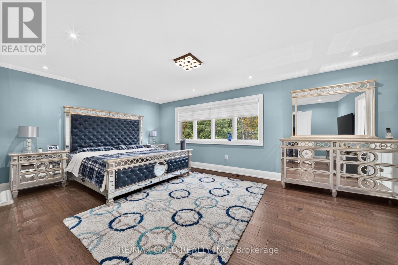 33 Young Court Property Photo 20