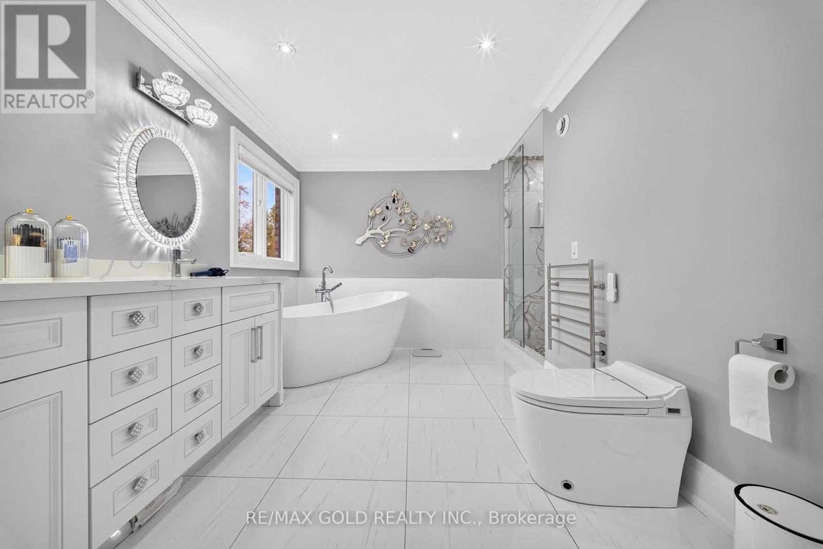 33 Young Court Property Photo 21