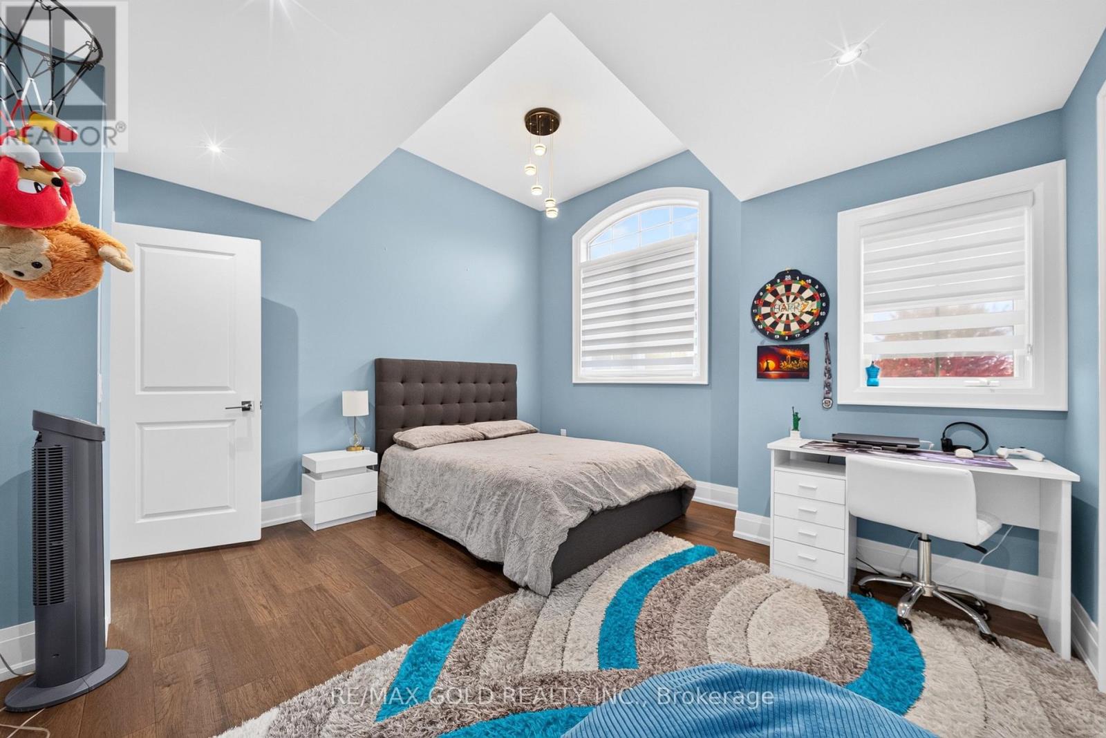 33 Young Court Property Photo 27