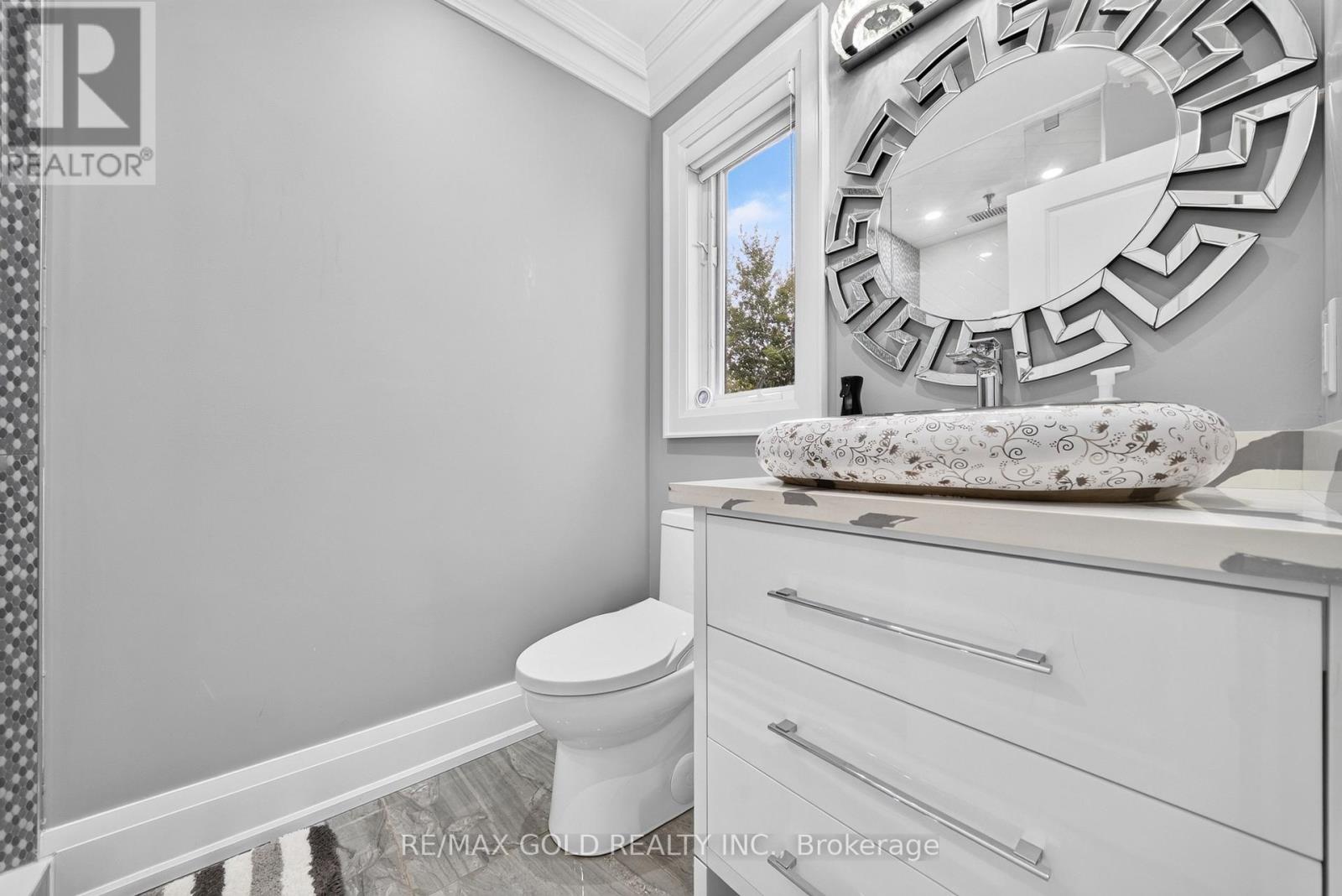 33 Young Court Property Photo 29