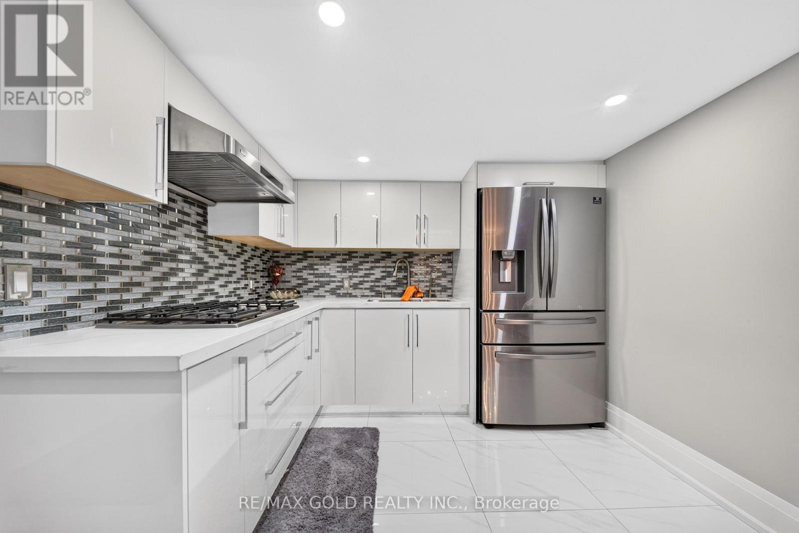 33 Young Court Property Photo 35