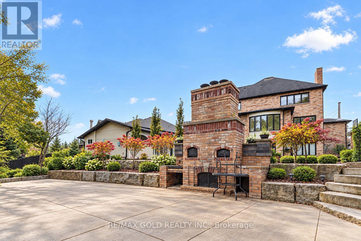 33 Young Court Property Photo 47