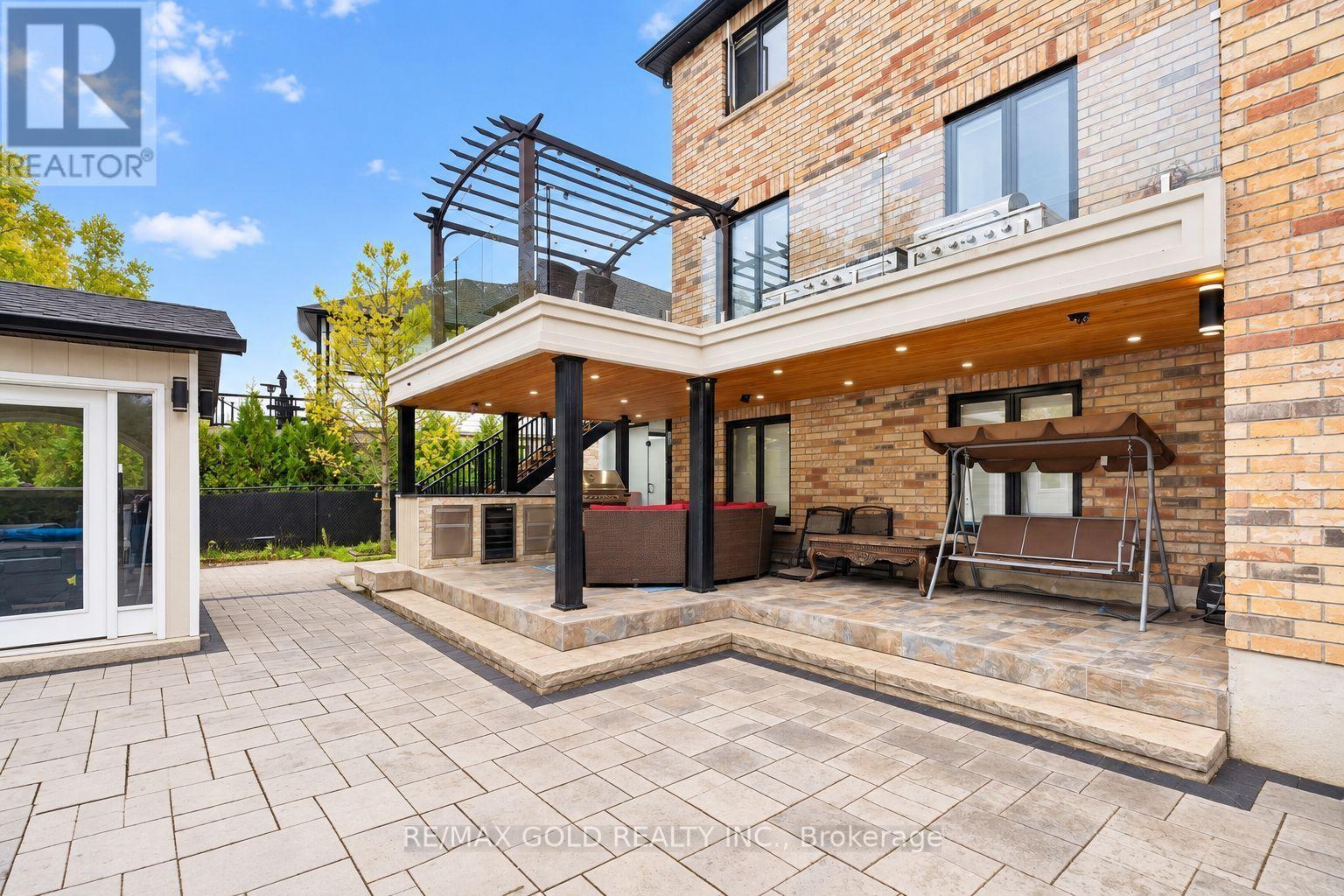 33 Young Court Property Photo 48