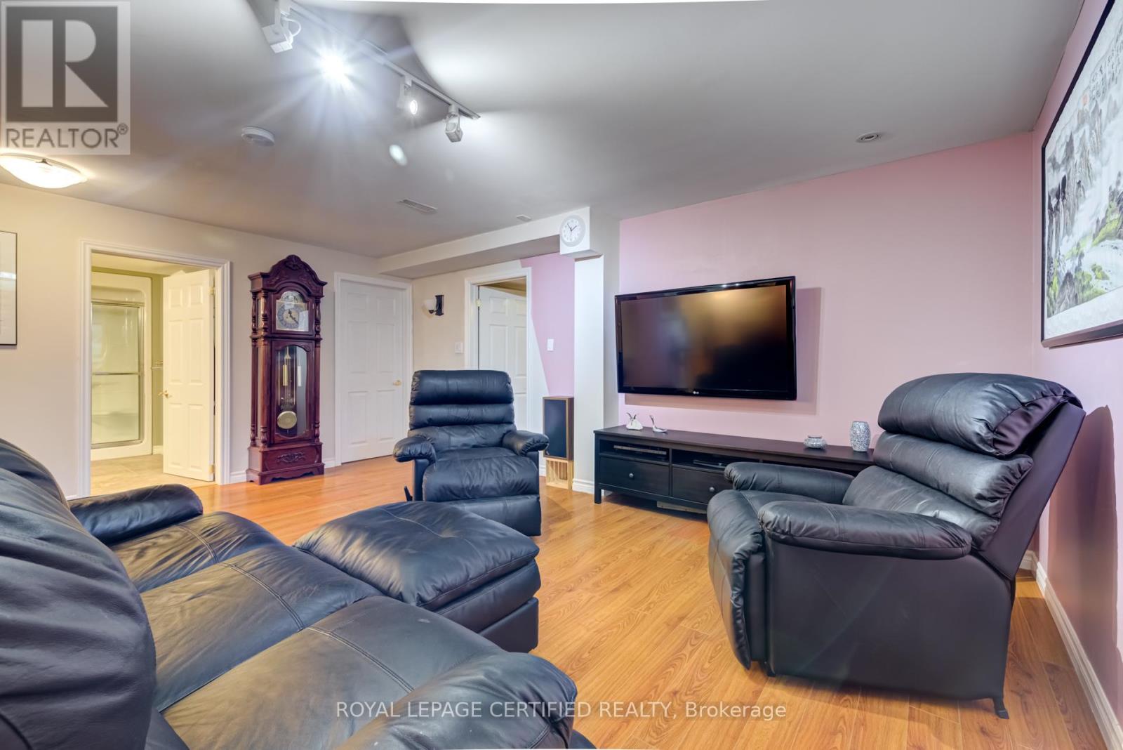 2 Orchard Park Gate Property Photo 35
