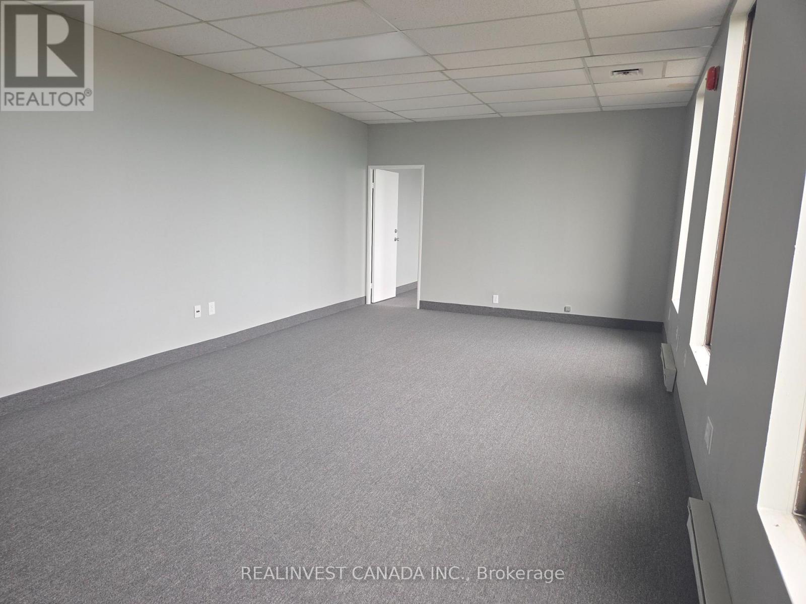 302 - 718 Wilson Avenue Property Photo 3
