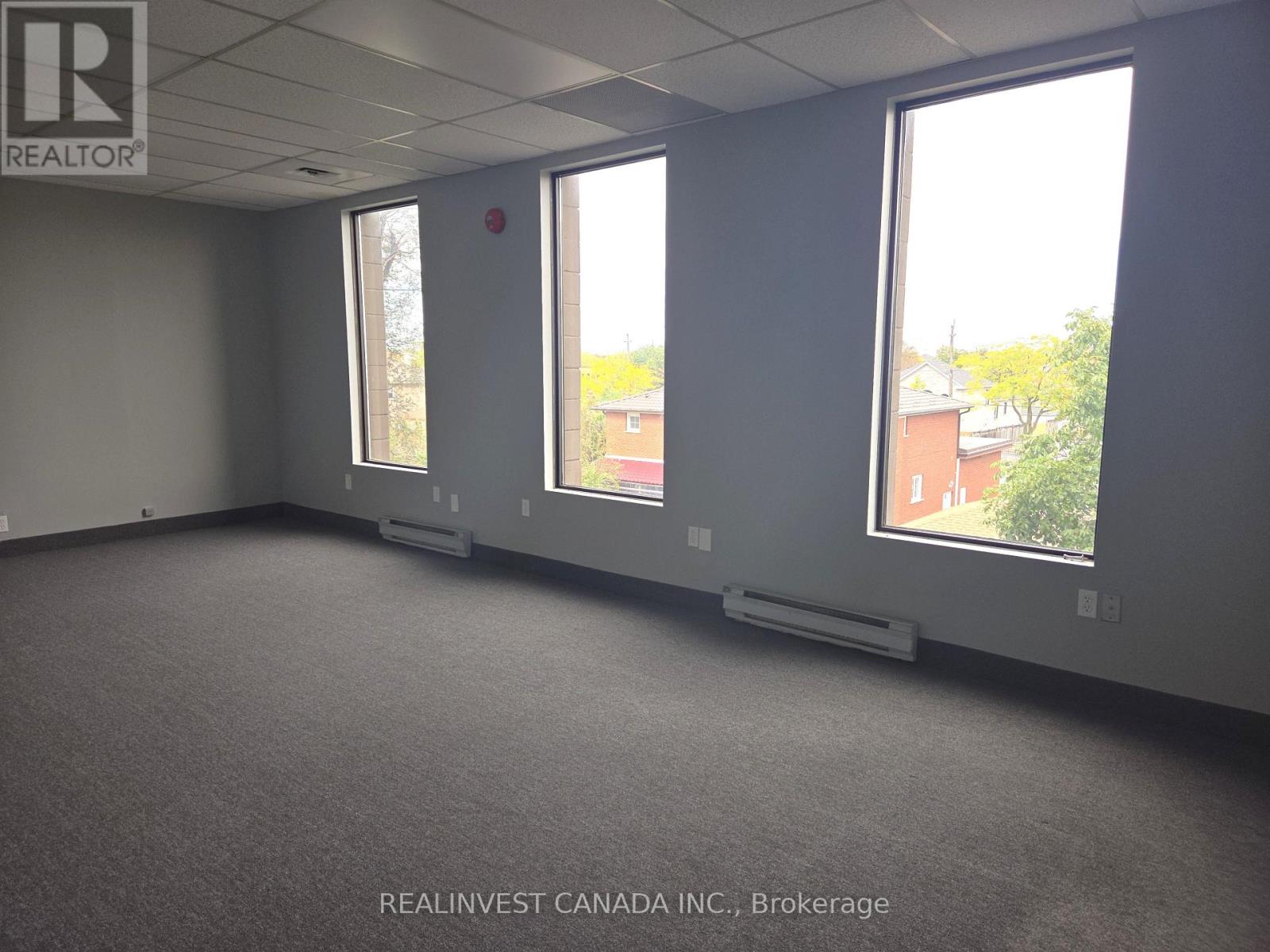 302 - 718 Wilson Avenue Property Photo 4