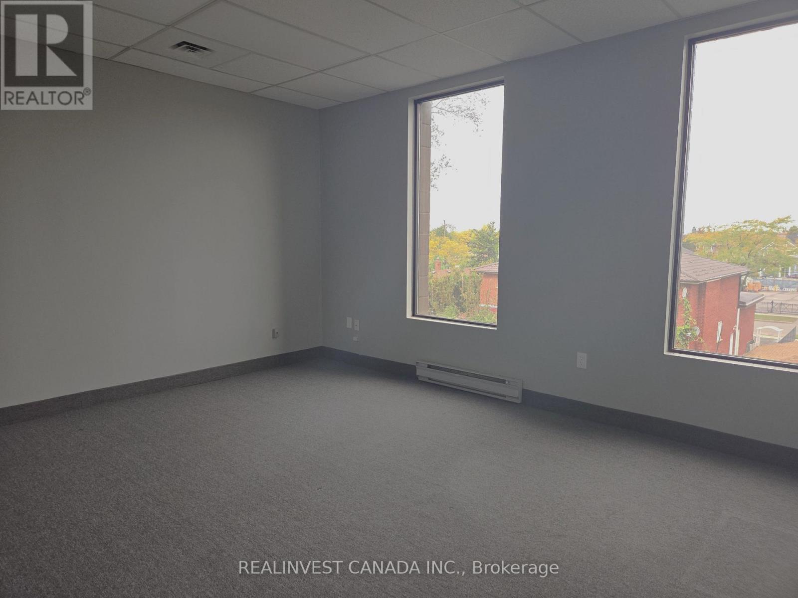 302 - 718 Wilson Avenue Property Photo 6