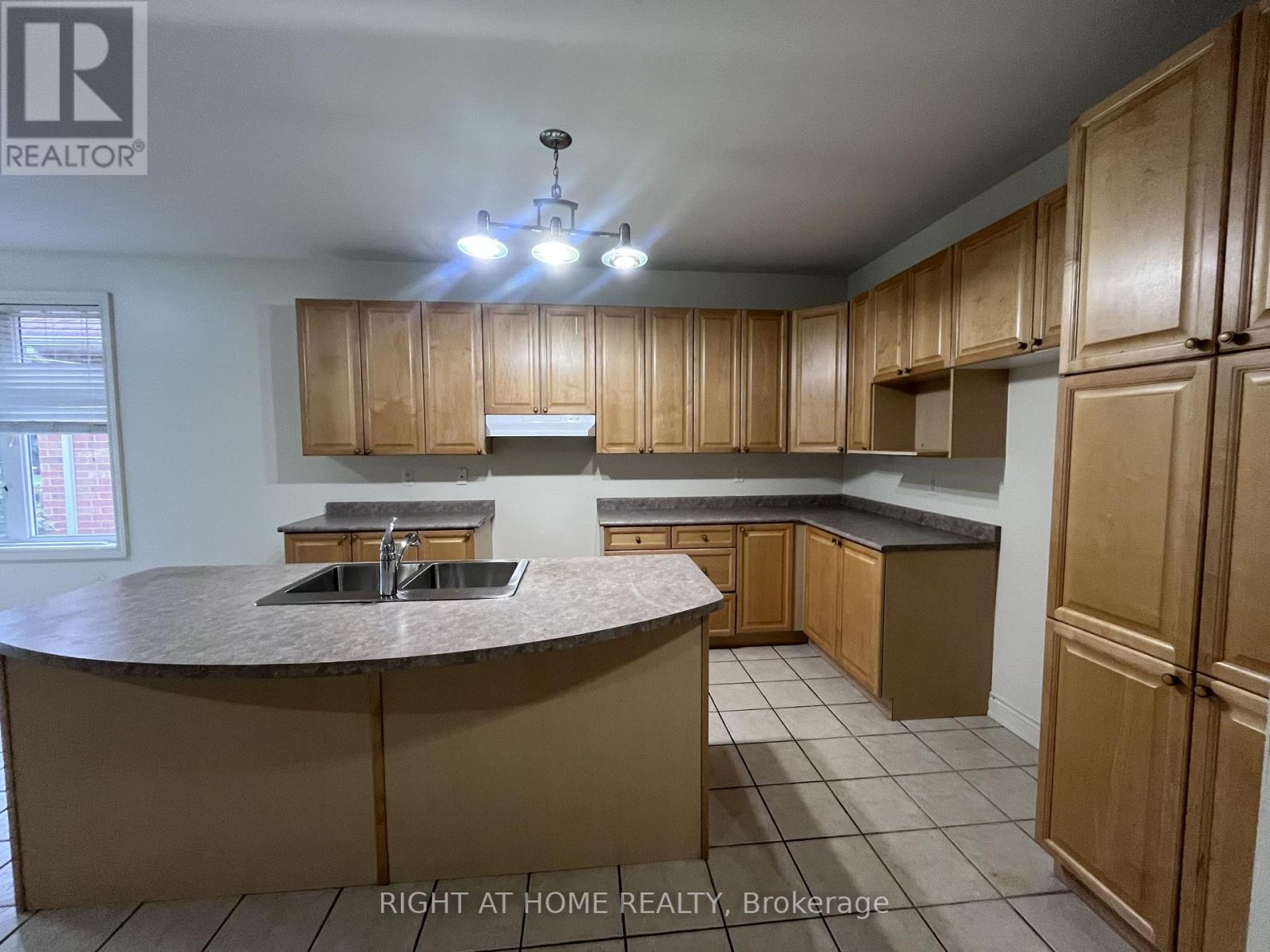 2518 Rugby Road Property Photo 5