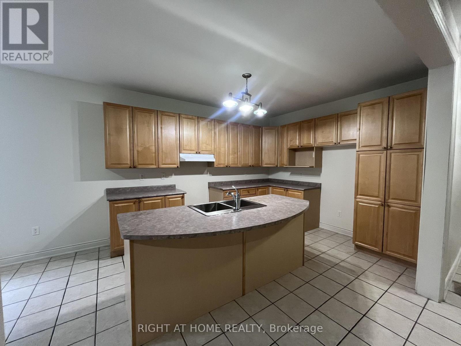 2518 Rugby Road Property Photo 6