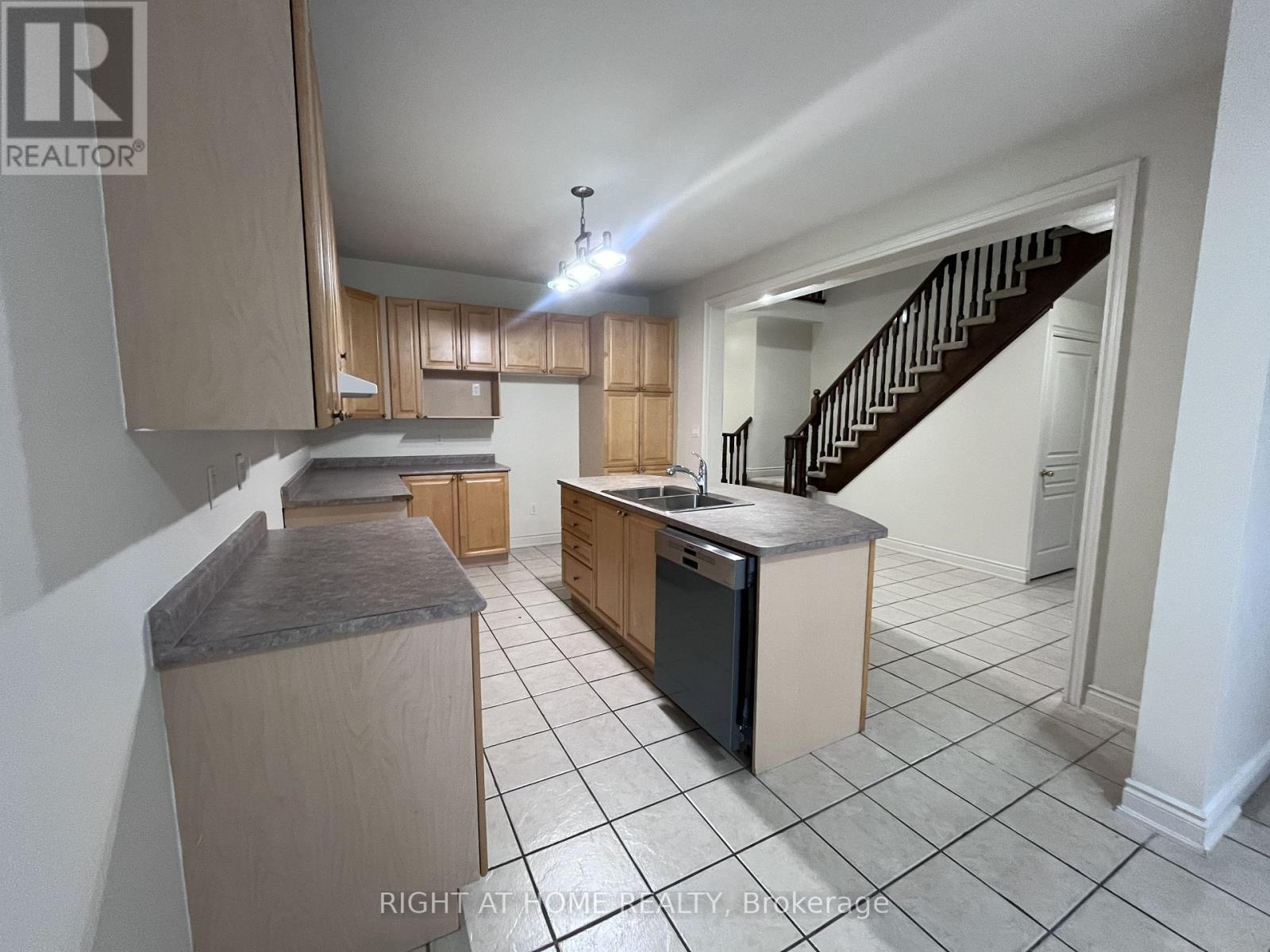 2518 Rugby Road Property Photo 7