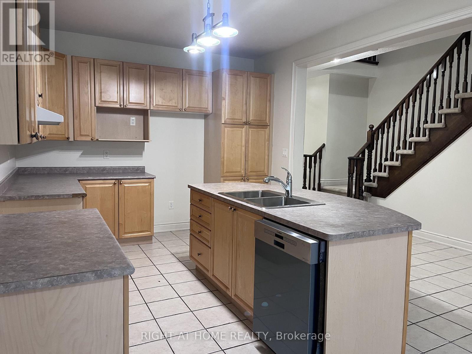 2518 Rugby Road Property Photo 8