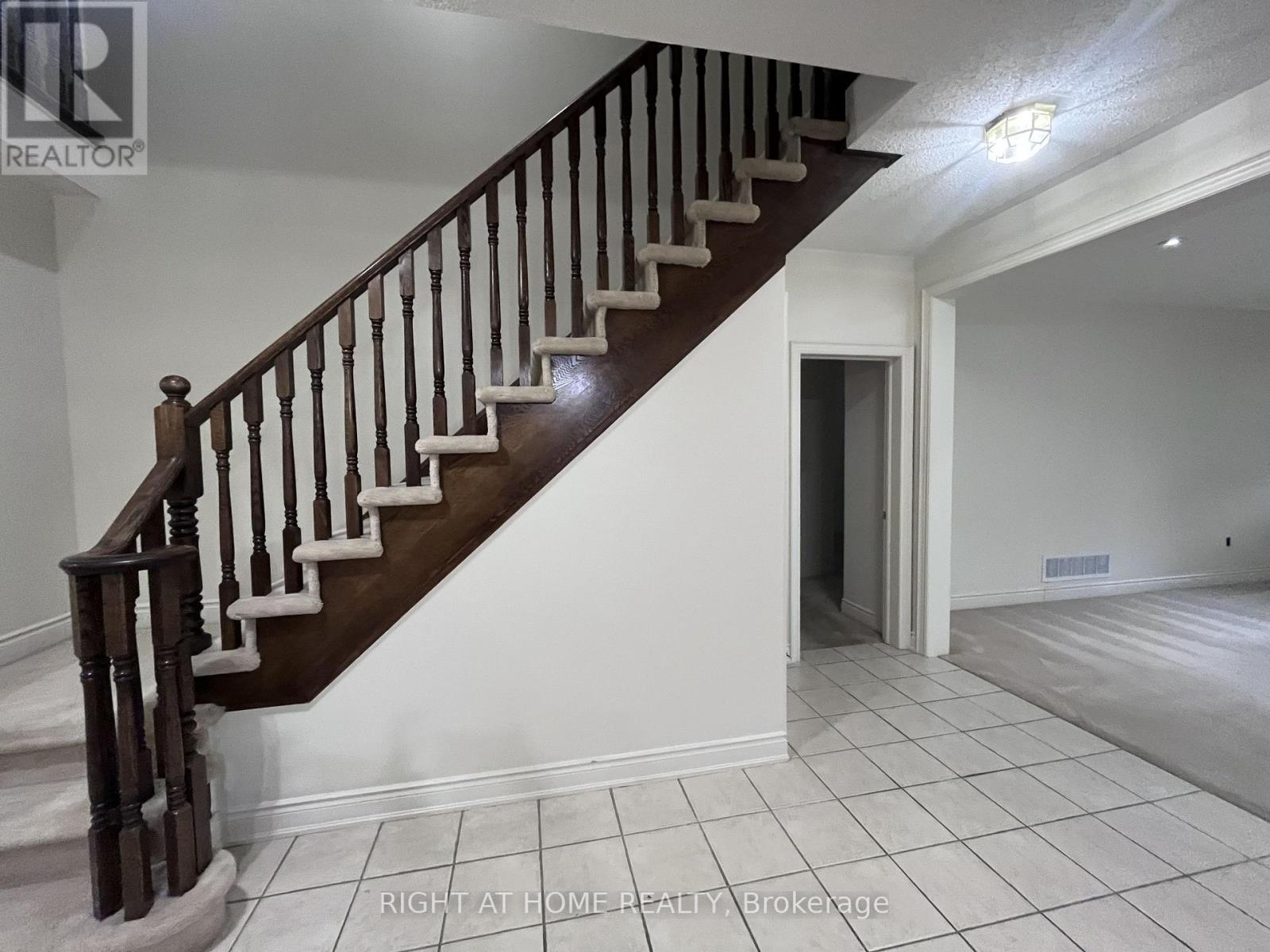 2518 Rugby Road Property Photo 12