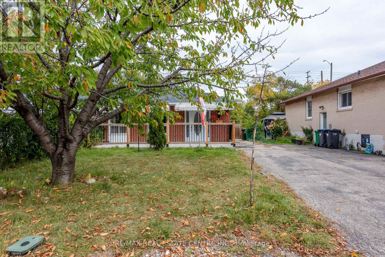 45 Autumn Boulevard Property Photo 2