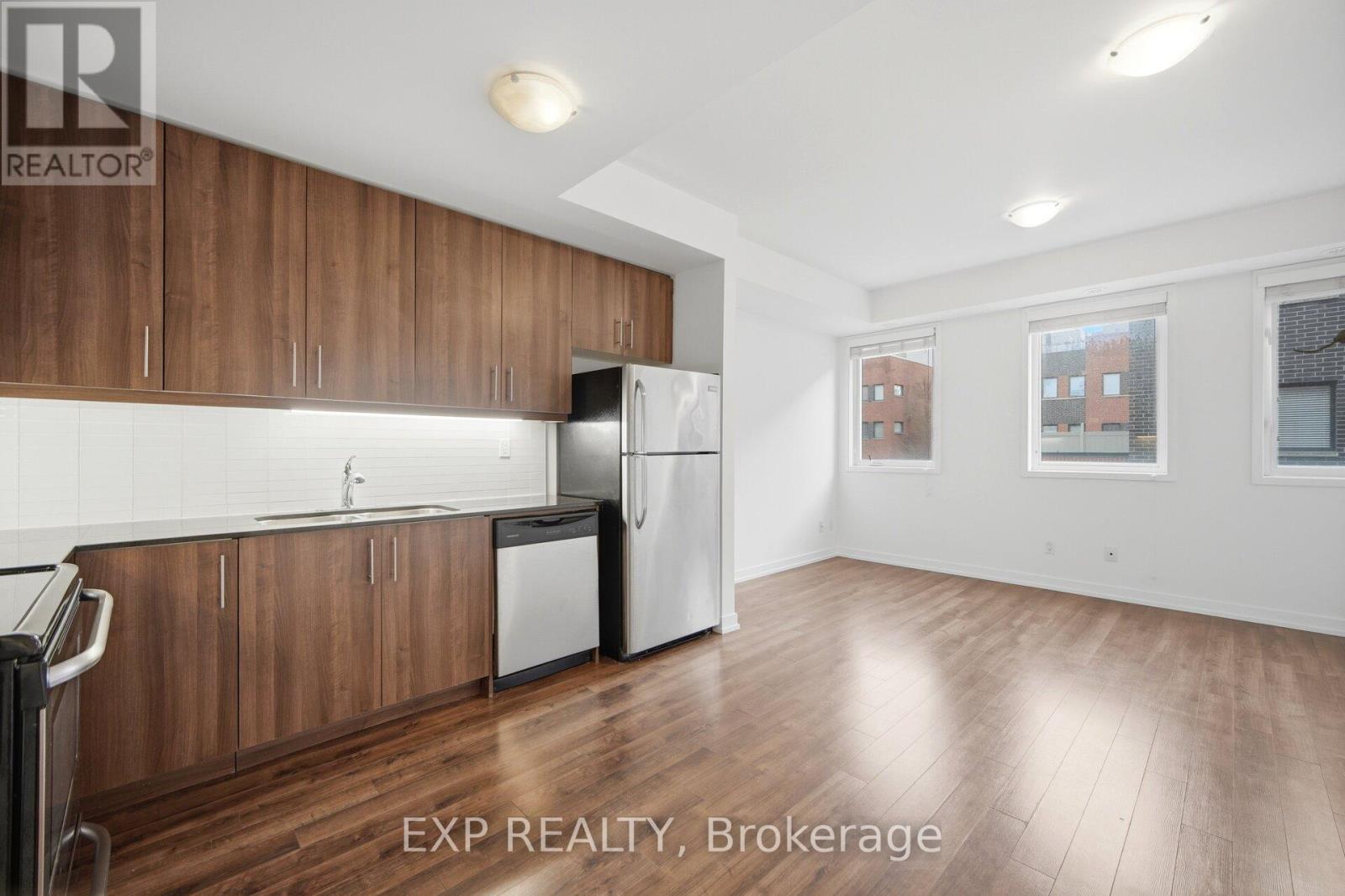 66 - 60 Winston Park Boulevard Property Photo 6
