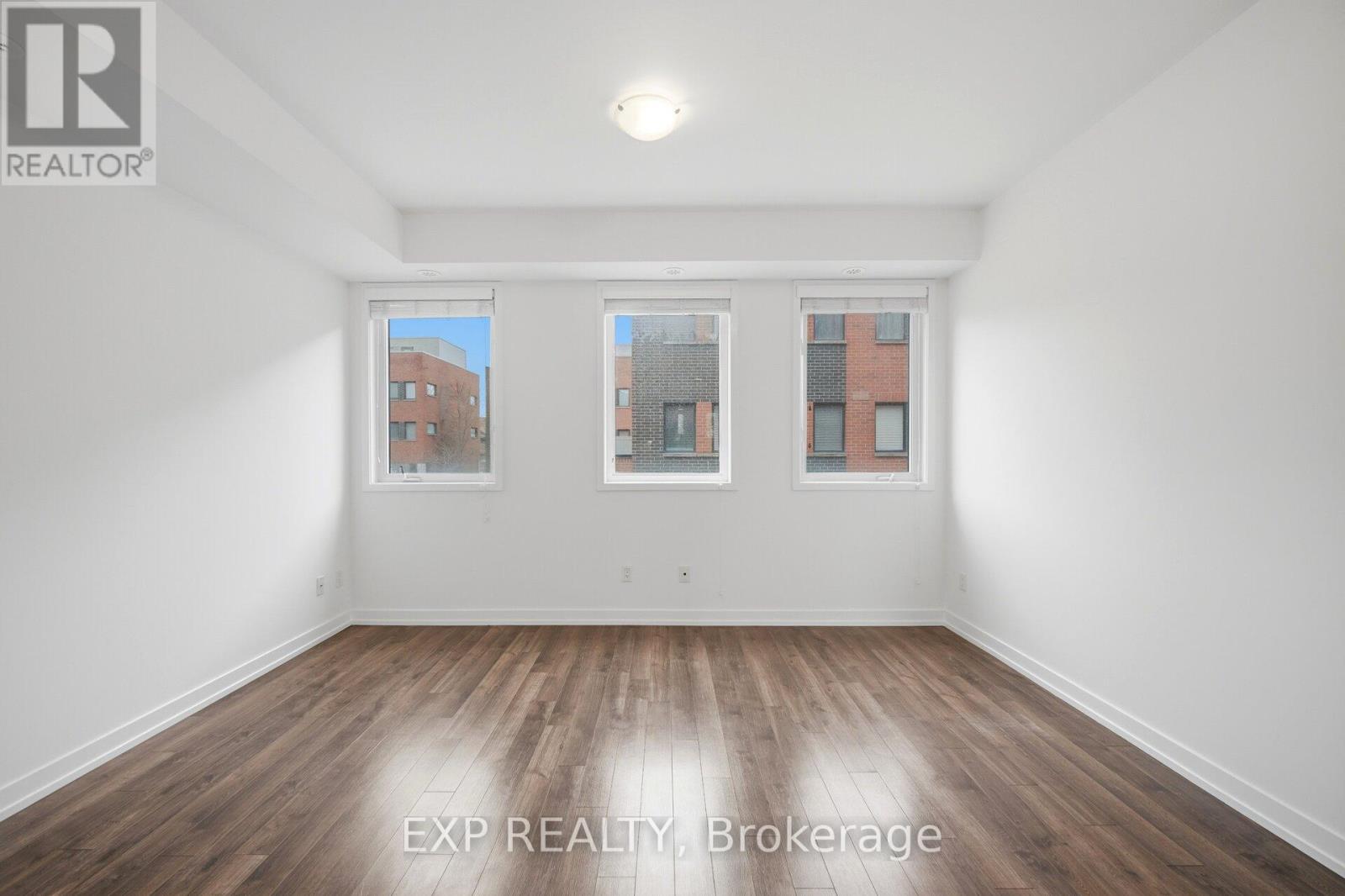 66 - 60 Winston Park Boulevard Property Photo 10