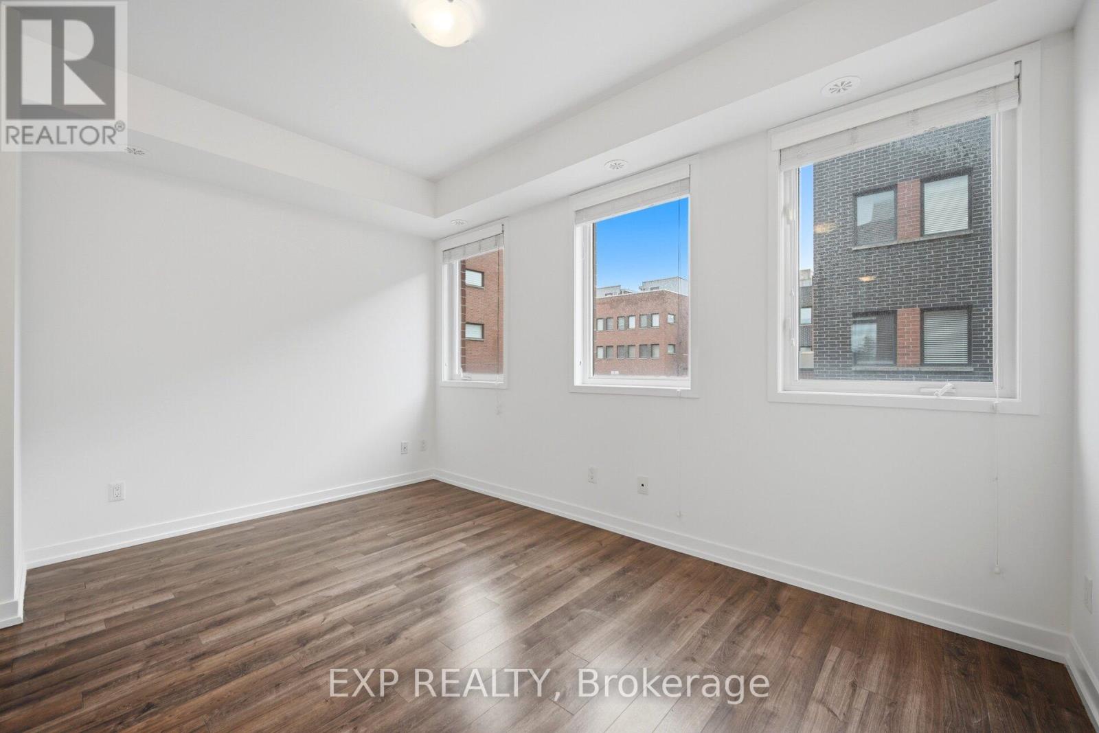 66 - 60 Winston Park Boulevard Property Photo 11