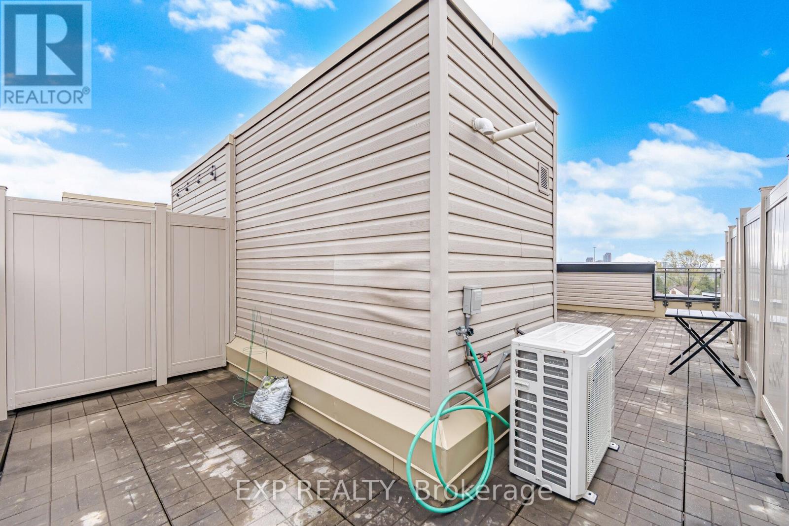 66 - 60 Winston Park Boulevard Property Photo 32